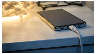 شحن هاتفك الذكي بأفضل الطرق دون الإضرار ببطاريته!