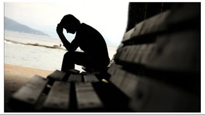 ضرر العزلة النفسية يعادل تدخين 15 سېجارة يومياً.. و وزارة الصحة تحذر!